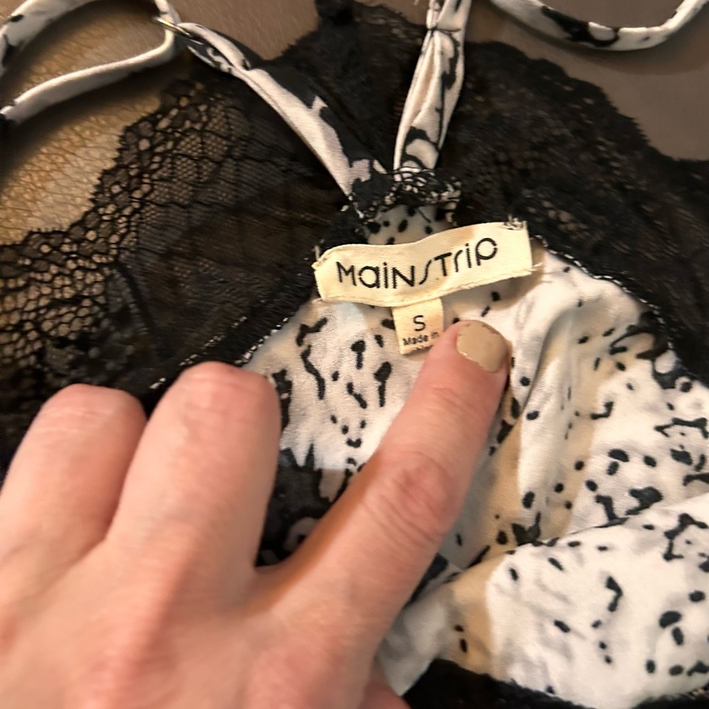 Main Strip Monochrome Lace Cami - Picture 4 of 4